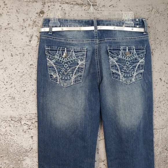 RVT Flare Jean's with Belt - Picture 6 of 8